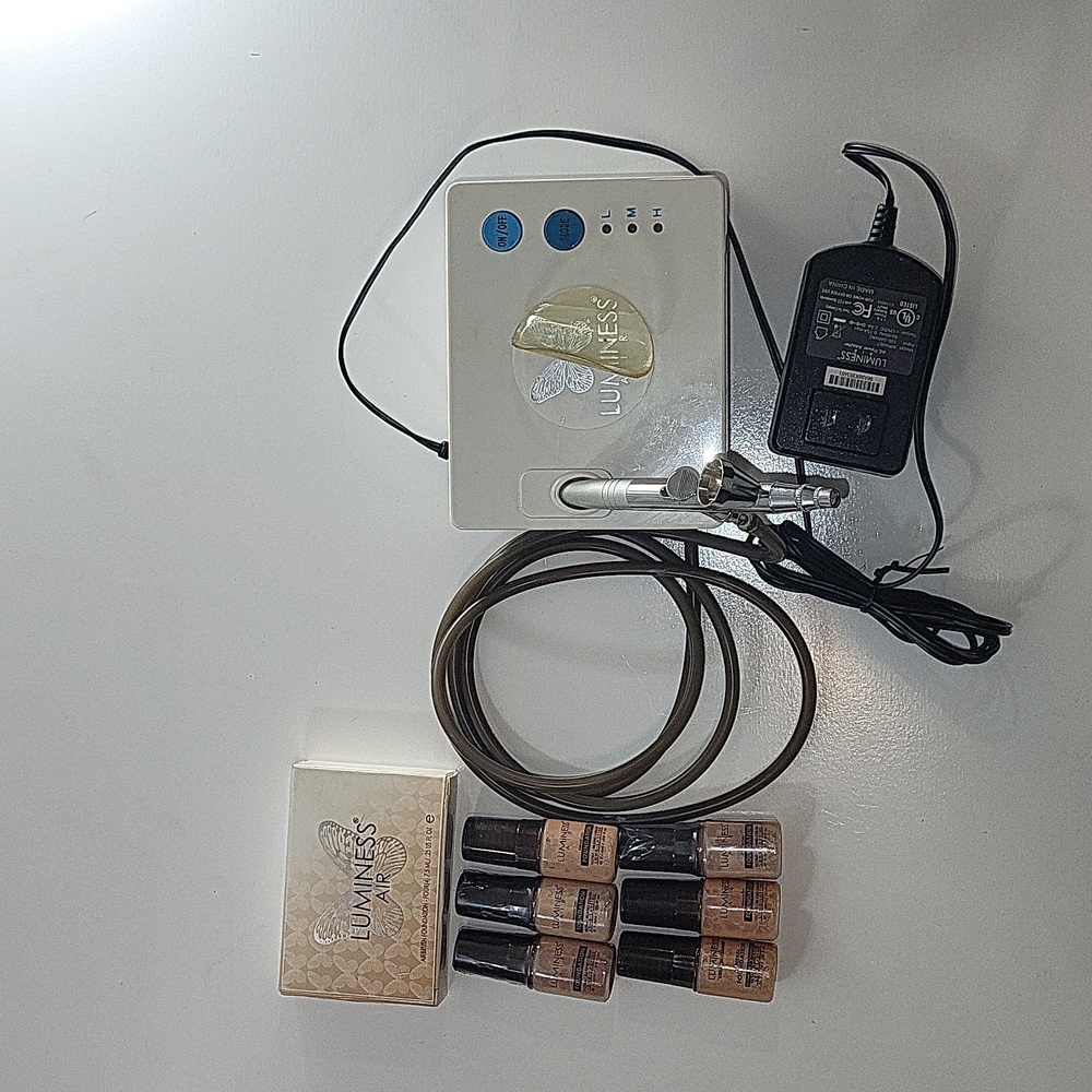 Luminess Airbrush System w/ Foundations